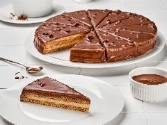 <b>Торт Миндальный с хрустящей карамелью и шоколадом 820гр Десертные истории</b>